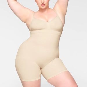 SKIMS - Seamless Sculpt Mid Thigh Short | Color: Sand | Size: X-SMALL | NWOT